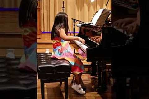 Talented 7 year old prodigy playing In The Mood live! #gifted #piano #youngtalent #unbelievable