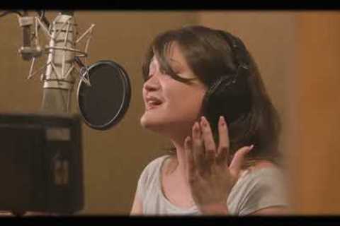'The Pitt' Star Isa Briones Sings as Connie Francis in 'Who's Sorry Now' | Just In Time on Broadway