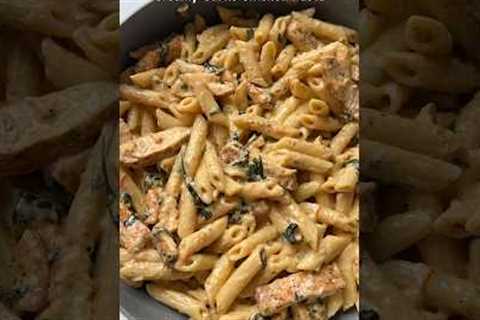 Creamy Garlic Chicken Pasta #dinnerideas #pastarecipe #chickenrecipe