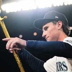 COLT EMERSON'S FIRST MLB HIT IS A THREE-RUN HOME RUN WITH THE MARINERS 🔱