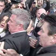 How did SELENA GOMEZ SURVIVE to this at Louis Vuitton !!!
