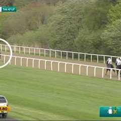 You don't see horse races won like this very often...