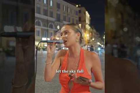 Australian Tourist STUNS The Crowd With Her Voice In ROME 🔥🇮🇹