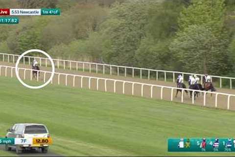You don't see horse races won like this very often...
