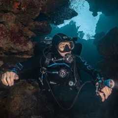 Scuba Diving in Roatan Honduras, Cocoview Resort