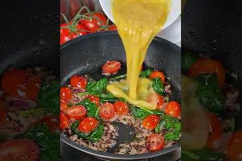 Easy Spinach & Tomato Omelette #breakfast #breakfastrecipes #food #eggrecipes #homemadefood..