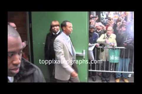 Tiger Woods - Ignores Fans at Good Morning America in NYC