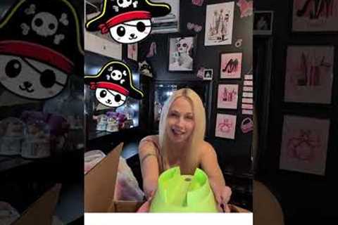 Unboxing 🎁 Porch Pirates 🏴‍☠️ Wild Card 🃏 Mystery❓📦 Box!!! 😮🌈✨
