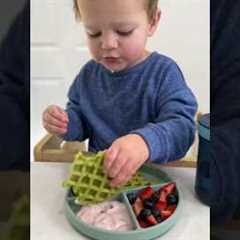 Apple Spinach Waffles | Easy Toddler Breakfast 😋 #momlife #easyrecipe #toddlerfood #breakfast