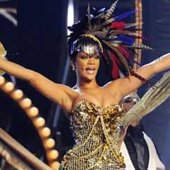 Rihanna - Vogue (Live at Fashion Rocks 2008)HD