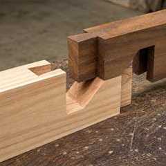 Master Japanese Carpenter Shows How to Make a Strong Wood Joint Without Screws