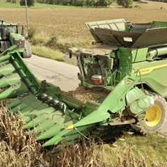 JOHN DEERE 16 Row Folding Corn Head C16F