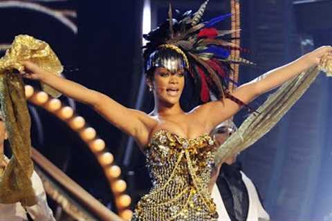 Rihanna - Vogue (Live at Fashion Rocks 2008)HD