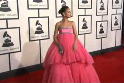 Rihanna - Grammy Awards 2015 - Red Carpet
