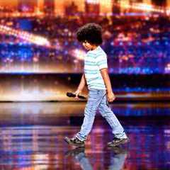 9-Year-Old Boy Plays Piano and Sings Like a Pro… Then Makes Everyone Stand Up